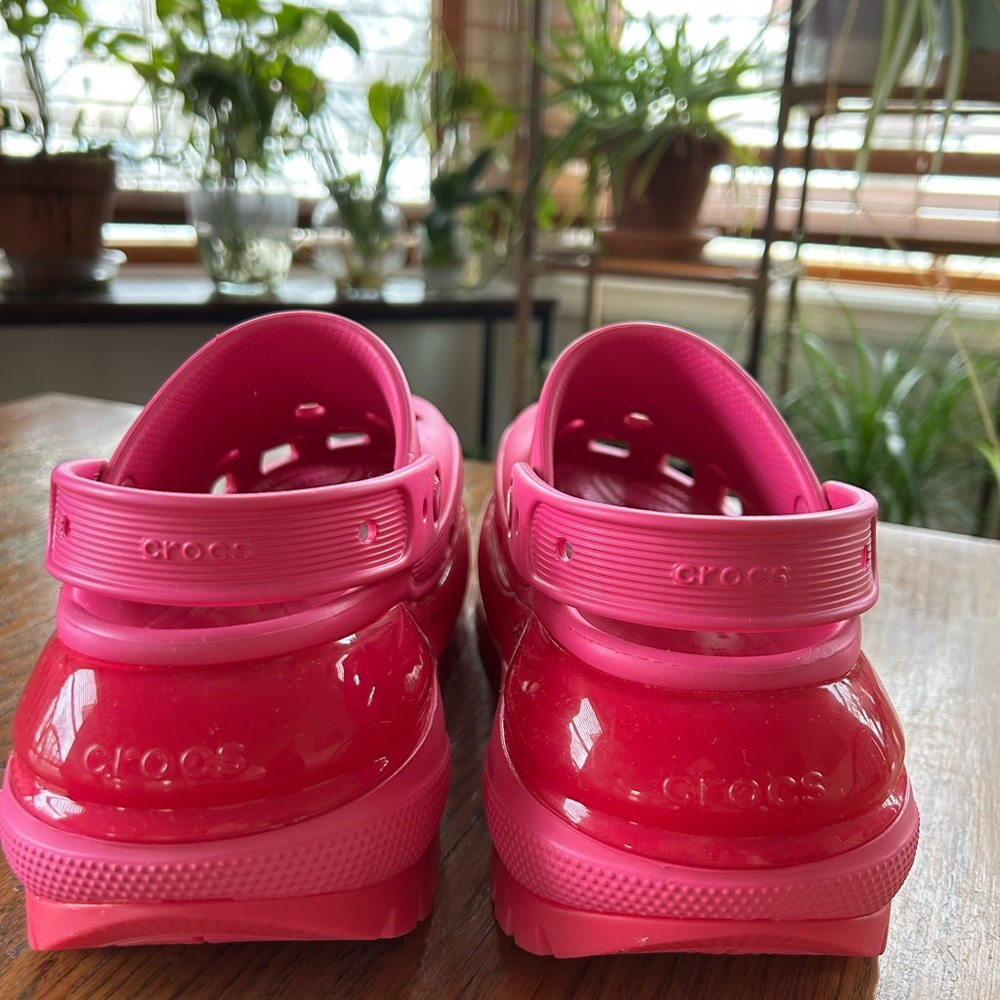 CROCS Iconic Comfort Mega Crush Y2K Platforms - Juicy Hot Pink - Picture 6 of 8